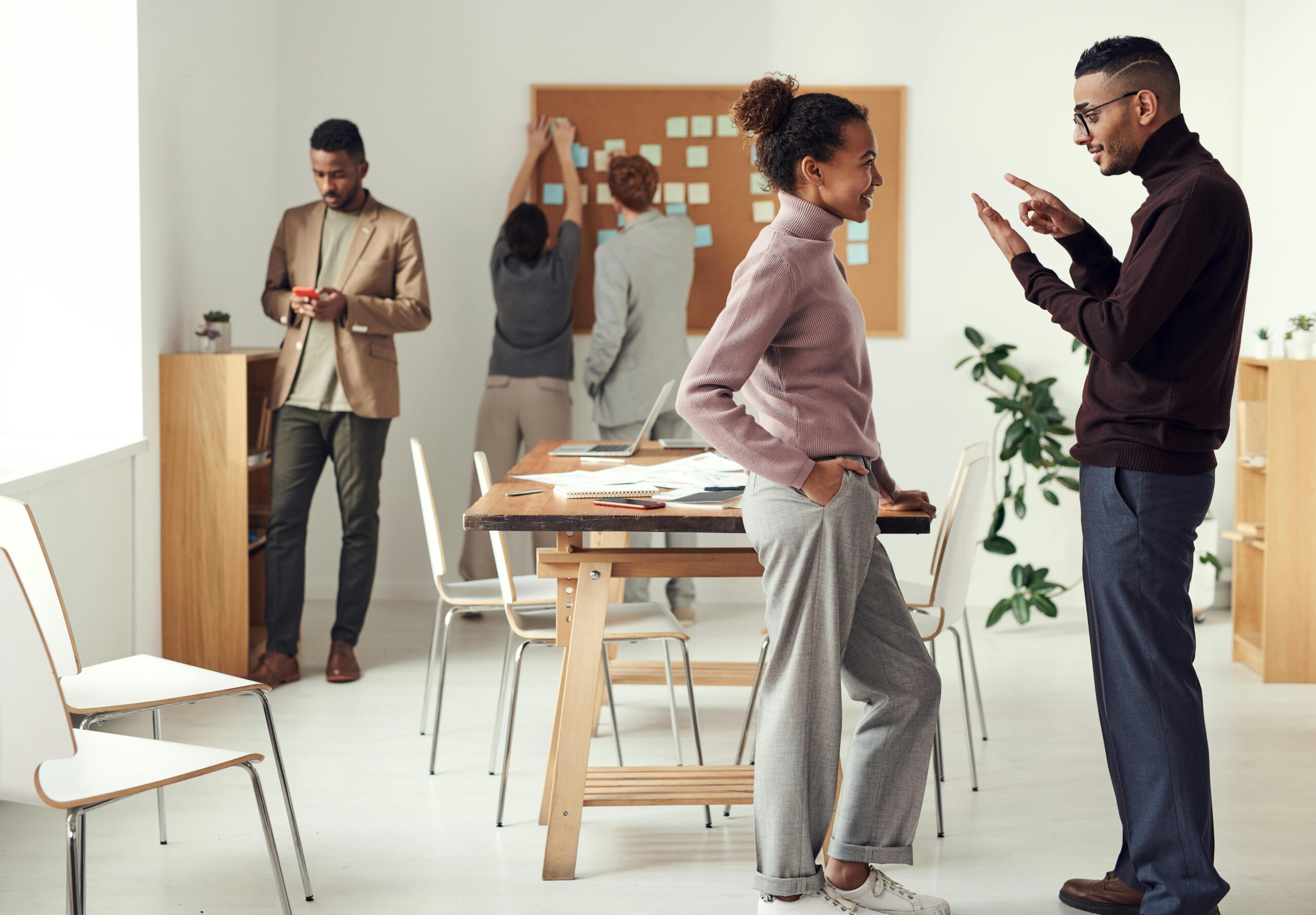 how much does it cost to hire an assistant
