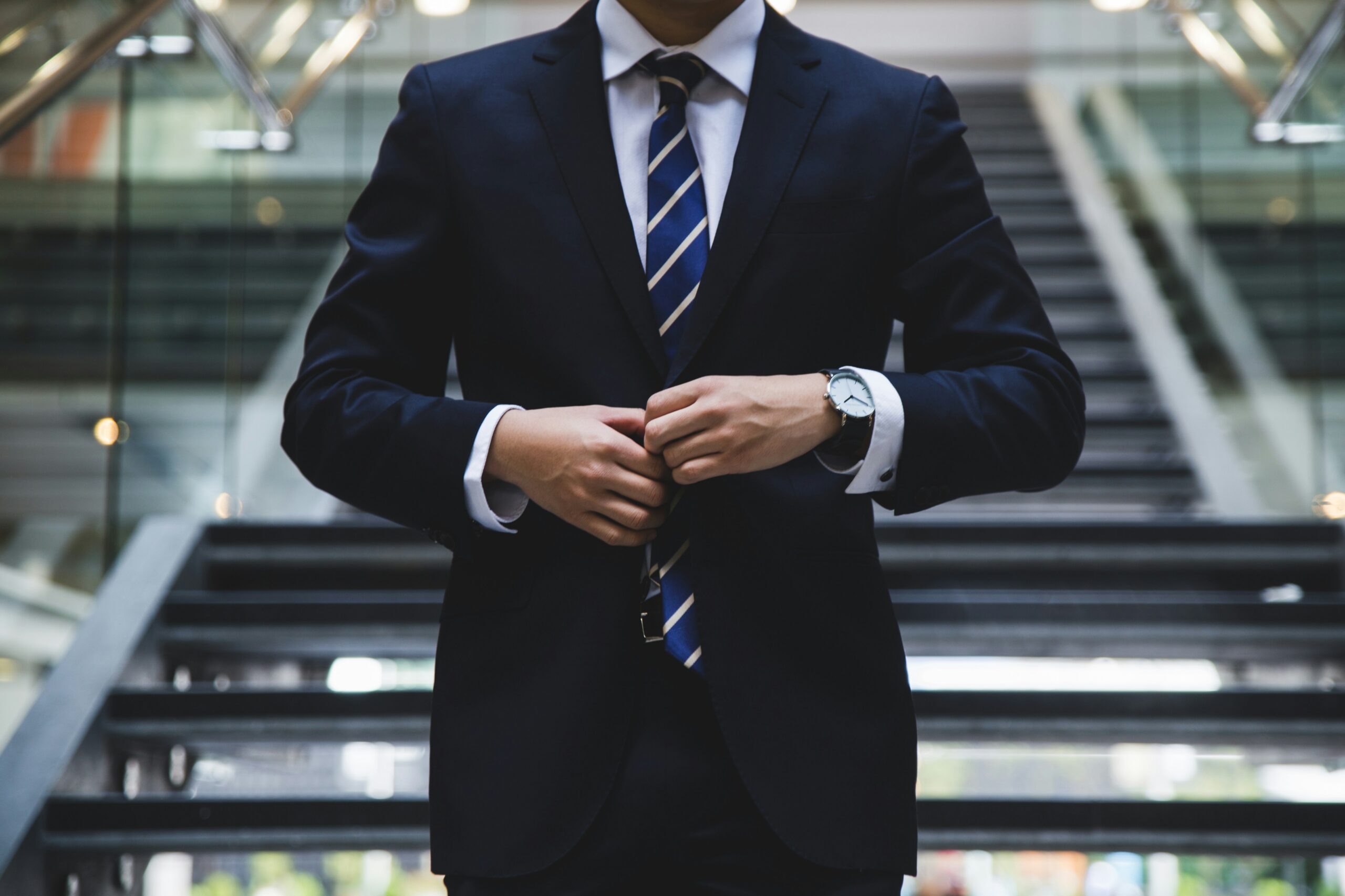 Business executive in a suit representing the best executive search firms in 2026 and senior leadership recruitment.